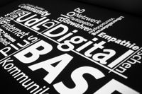 Politik, Wirtschaft und Internet in geselliger Runde.