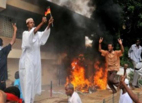 Botschaft-Sudan-brennt