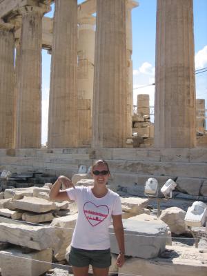 Wie versprochen...ich auf der Akropolis mit meinem Shirt! Wie versprochen...ich auf der Akropolis mit meinem Shirt!