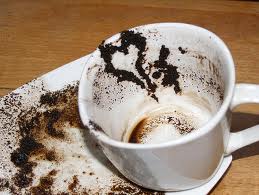 Im Kaffesatz lesen