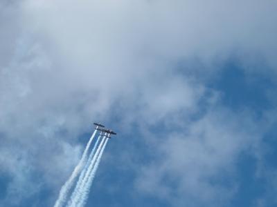 4 Flieger bei ner Flugshow