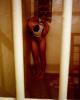 Bild eines nackten Gefangenen in "Stress-Haltung"