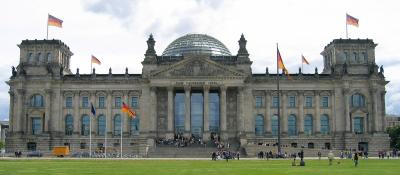 Reichstag_mit_Wiese