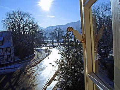 Blick aus dem Fenster auf das verschneite Hameln