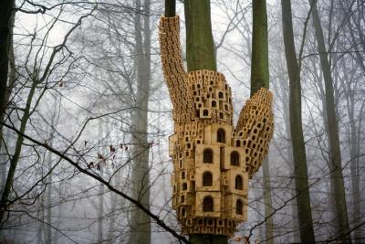 Spontaneous-City-in-the-Tree-of-Heaven-by-Jo-Joelson-and-Bruce-Gilchrist-London-Fieldworks-yatzer-4