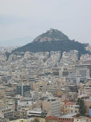 Der Blick von der Akropolis bis zum Lykavittosberg
