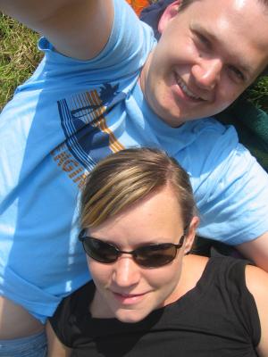 Wir ruhen uns auf der Wiese aus