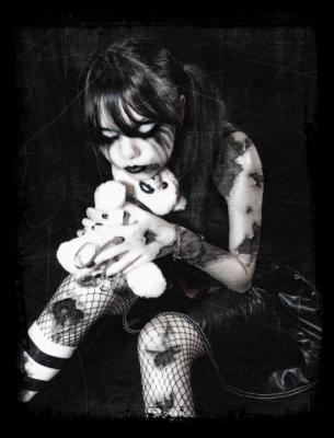 x09-dark-gothic-girl-with-teddy-bear