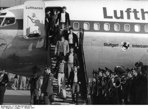 Bundesarchiv_B_145_Bild-F051866-0010-_-22Landshut-22-Entfuehrung-_Rueckkehr_GSG_9