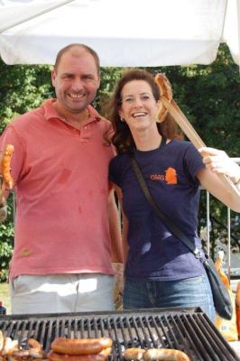 Finanzvorstand-Isolde-R-und-Grillmeister-David