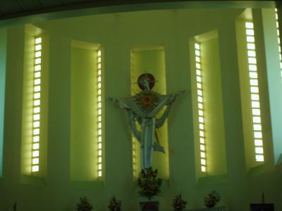 kath-kirche-sl-innen-altarraum-besser