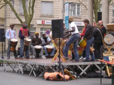 Percussion spielende Afrikaner Percussion spielende Afrikaner