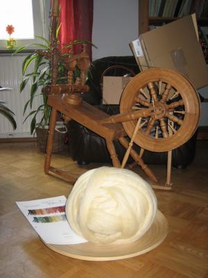 Wollbestellung-mit-Spinnrad