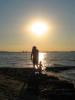 Mann-mit-Kind-am-Strand