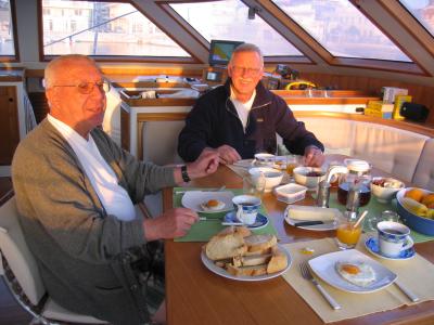 Pia-Urlaub-Athen-nach-Tunesien-Fruehstueck