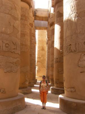 7-Weltwunder-mehr-als-80-Saeulen-plus-Loes