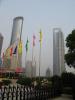 Vor dem Oriental Pearl Tower Fernsehturm Shanghai