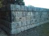 Eine Mauer zu Ehren der geopferten Menschen in Chichen Itza