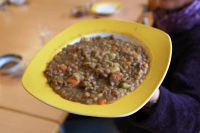 ein Teller Linsensuppe