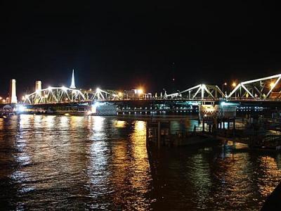 Memorial-Bridge-at-night
