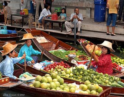 Vegetable-Market-on-boats