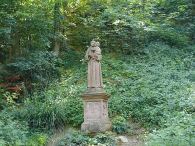 Schlosspark-Hugstetten-Statue-des-Heiligen-Antonius