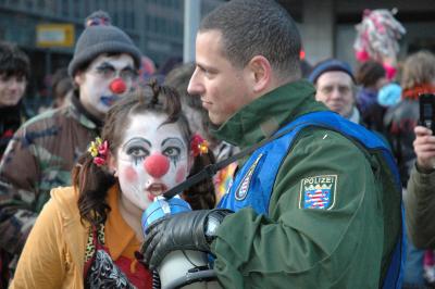 bull hat sein käppi verloren, clown soll ihn wieder geben...