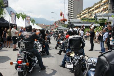Harleyfahrer in Reih und Glied