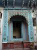 Old Delhi - bunte Tür im Basarviertel
