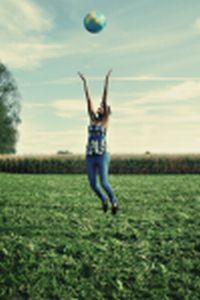 globus-in-luft_by-aurevoirsimone_200-x-300