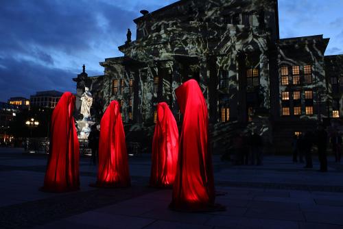 festival-of-lights-gendarmenmarkt-time-guards-manfred-kielnhofer-contemporary-art-sculpture