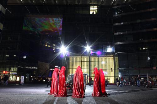 public-festival-of-art-lights-berlin-public-projects-show-contemporary-art-sculpture-time-guards-kaefer-sculptor-manfred-kielnhofer-kurfuearstendamm-shop