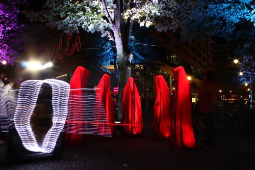 festival-of-lights-berlin-potsdamerplatz-arkade-waechter-manfred-kielnhofer-contemporary-light-art-arts-design-arte-installation-sculpture
