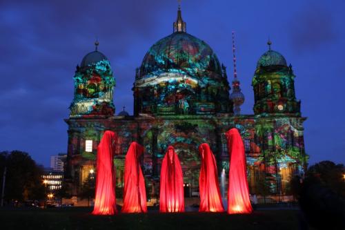 berliner-dom-festival-of-light-die-waechter-der-zeit-kielnhofer