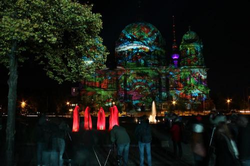 berliner-dom-festival-of-light-die-waechter-der-zeit-timeguards-manfred-kielnhofer-contemporary-art-design-show