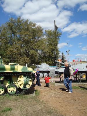 Siegespark: Panzer, Flugzeuge, Kanonen und andere Waffen anzugucken ist ein Vergnügen für Groß und Klein.