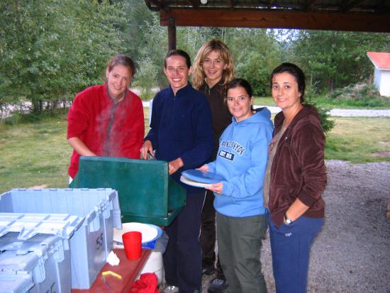 Campground Golden - Girls - Cooking