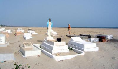 Banjul_cemetery_galleryfull