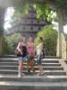 mit Katja und Iva vor der 6 Harmony Pagoda