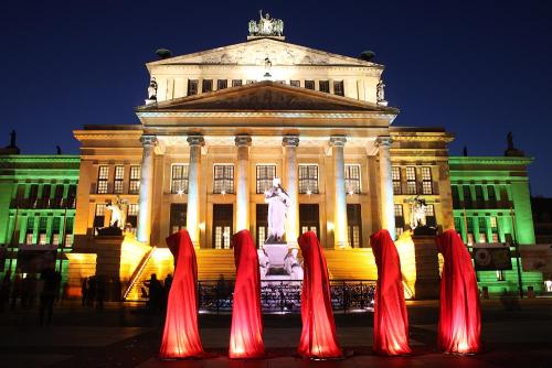 festival-of-lights-berlin-gendarmenmarkt-Konzerthaus-Berlin-manfred-kielnhofer-waechter-der-zeit-IMG_6111