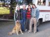 vor unserem "neuen" Motorhome auf Raymonds Farm