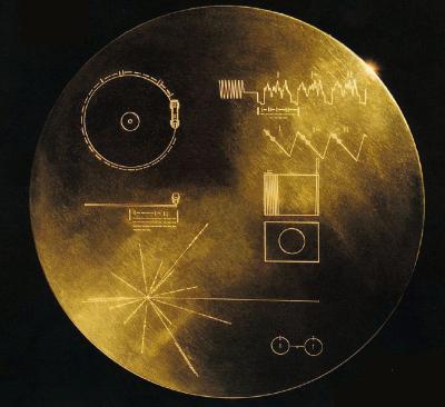 Goldene Datenplatte an Bord des Voyager Raumschiffs mit interstellarer Gebrauchsanweisung für Ausserirdische.