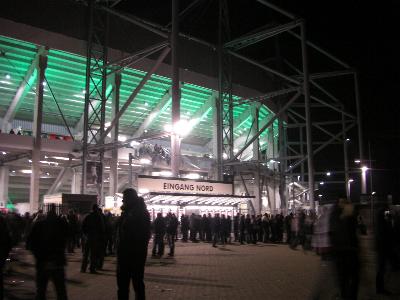 Borussiapark-Fassade-bei-Nacht