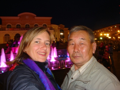 DSC05341-Ulan-Ude-Theater-Brunnen-Nacht-Silke-Evgeniij