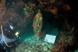 Diver_with_Our_Lady_Statue_Malta-255x170