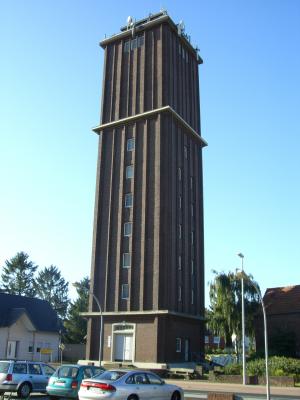Der neue Wasserturm wurde 1949-50 erbaut.
<br />
Der Wasserturm ist eines der markantesten Bauwerke im Stadtgebiet und hat eine Höhe von 46 Metern.