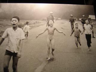 Flucht nach einem amerikanischen Napalm-Angriff im Vietnamkrieg 1972.