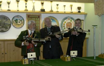 Landeshauptmann Herwig Van Staa Tirol mit Gewehr 2007
