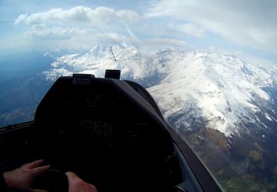 Wolkenreihung in Flugrichtung Süd