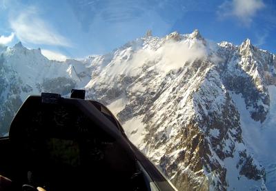 Anflug des Mont-Blanc-Massivs